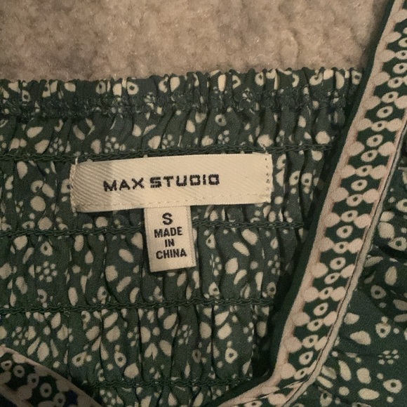 Green Patterned Women's Top - Picture 3 of 4